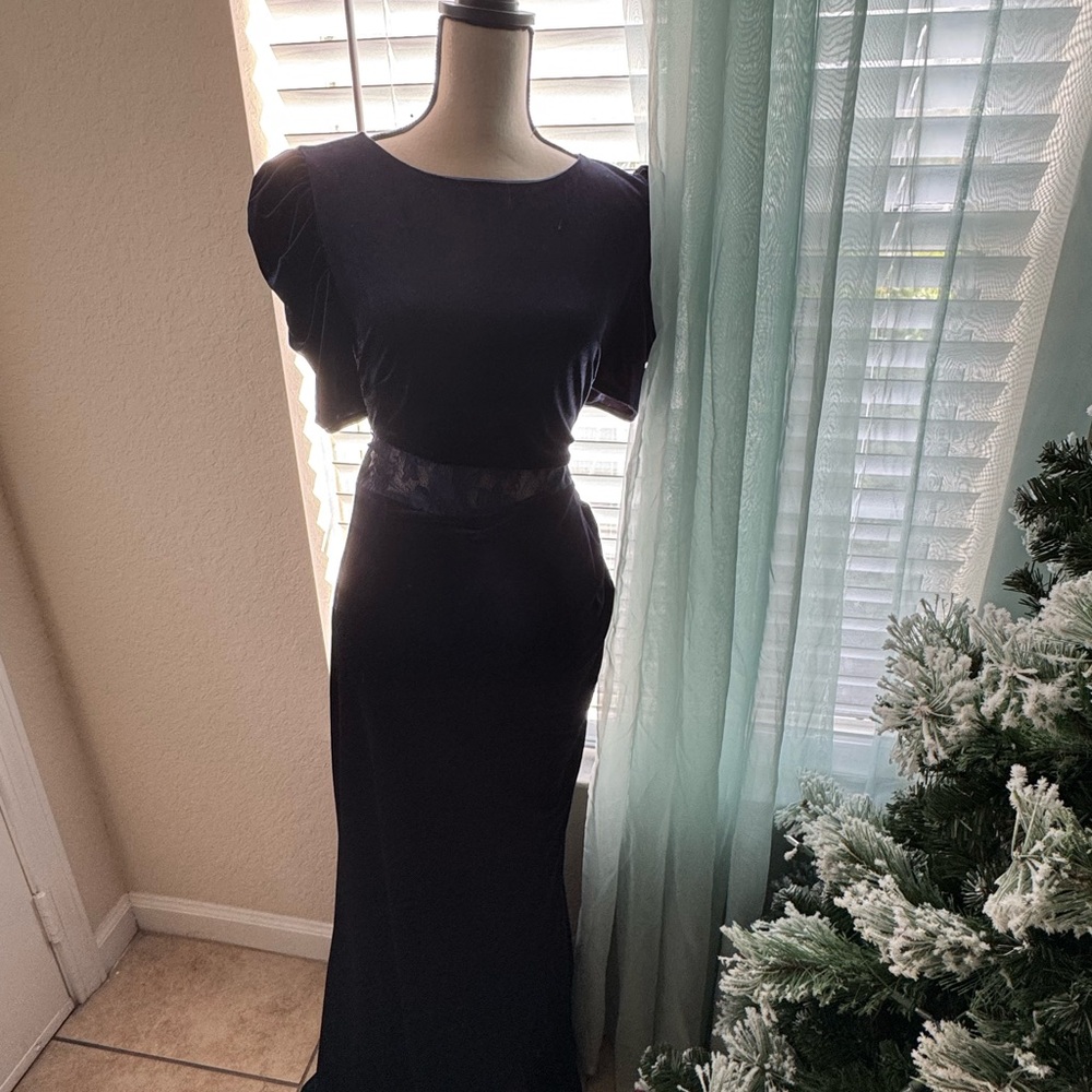 Elegant Blue Velvet Evening Gown!